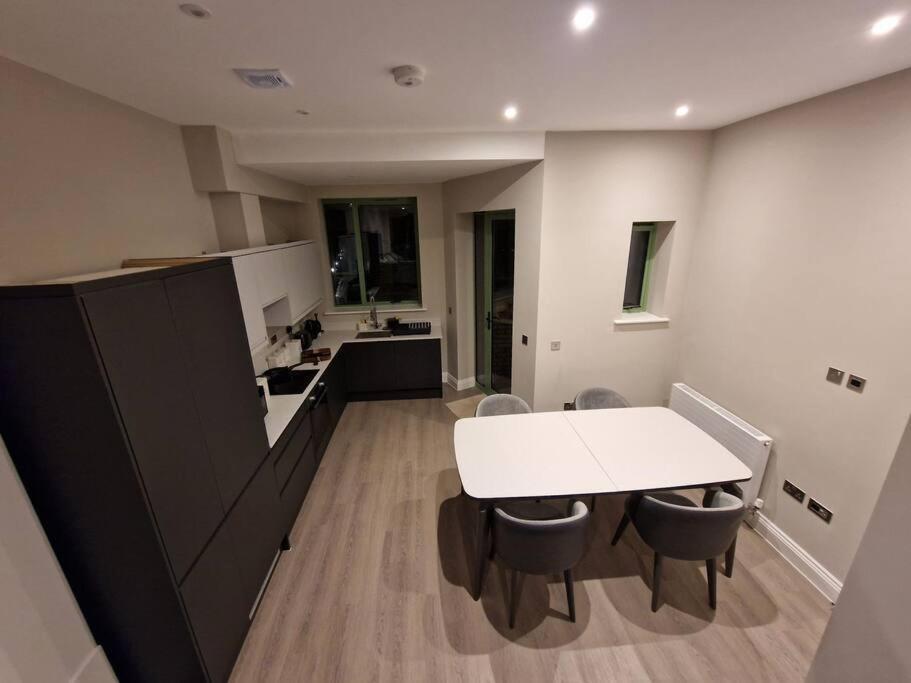 에드먼턴 Stunning Newbuilt 3 Bed House Sleeps 9 빌라 외부 사진